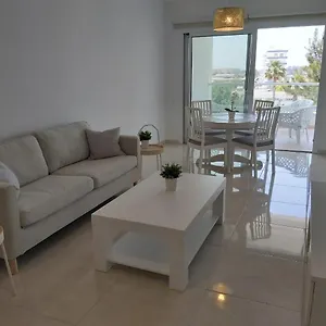 https://dinglis-residences.hotelsatayianapa.com